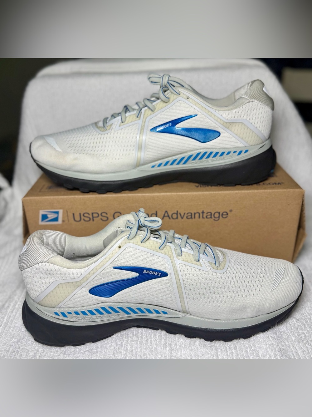 Brooks Adrenaline GTS 20 Men’s Size 14 D White Blue Running Shoes Sneakers